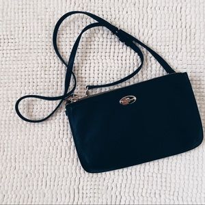 CUTE Couch lyla crossbody wristlet handbag!